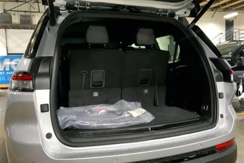 More photos of 2025 Jeep Grand Cherokee L Altitude X at Cable Dahmer Chrysler Dodge Jeep Ram of Kansas City, MO