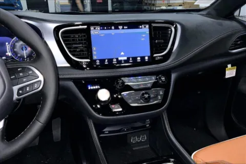 More photos of 2025 Chrysler Pacifica Pinnacle at Cable Dahmer Chrysler Dodge Jeep Ram of Kansas City, MO