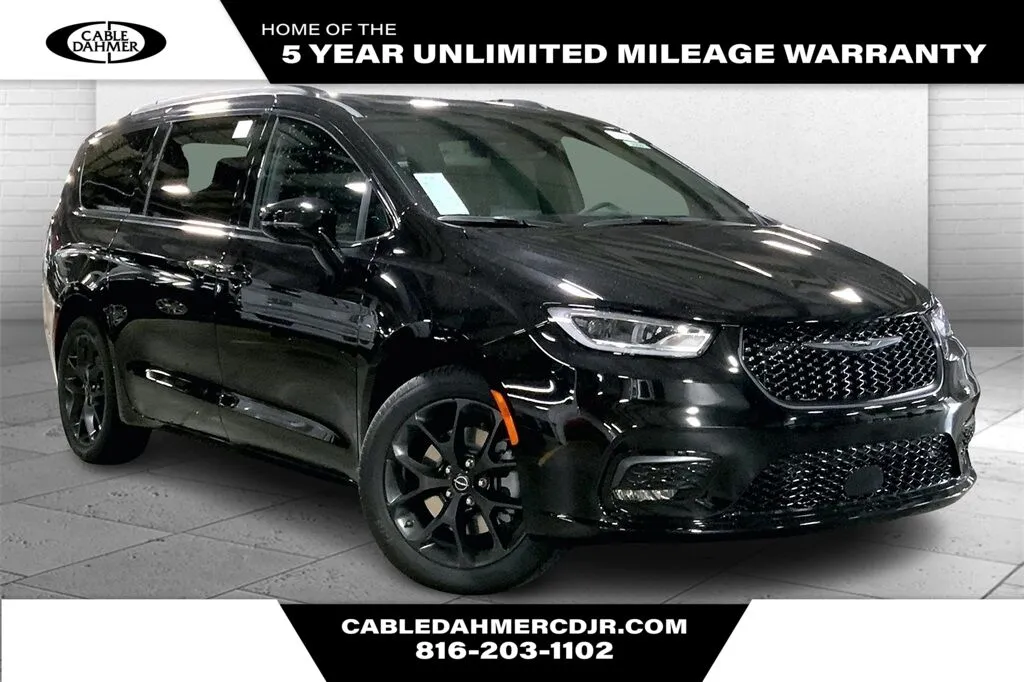 Black 2025 Chrysler Pacifica Limited for sale in Kansas City, MO