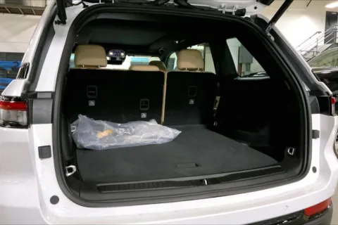More photos of 2025 Jeep Grand Cherokee Limited at Cable Dahmer Chrysler Dodge Jeep Ram of Kansas City, MO