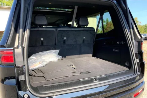 More photos of 2025 Jeep Wagoneer L Series II Limited at Cable Dahmer Chrysler Dodge Jeep Ram of Kansas City, MO