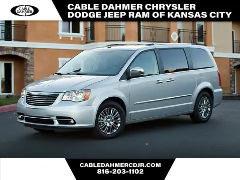 White 2015 Chrysler Town & Country Touring-L for sale in Kansas City, MO