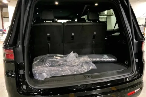 More photos of 2025 JEEP Wagoneer Series II at Cable Dahmer Chrysler Dodge Jeep Ram of Kansas City, MO