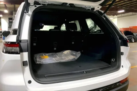 More photos of 2025 Jeep Grand Cherokee Limited at Cable Dahmer Chrysler Dodge Jeep Ram of Kansas City, MO