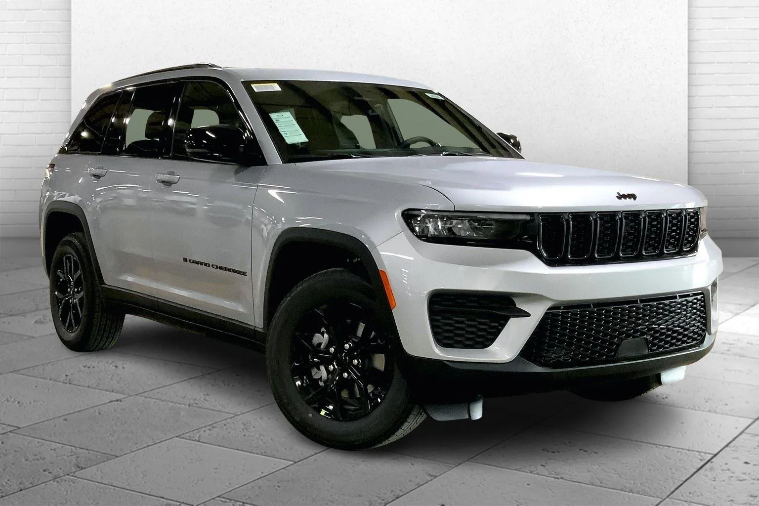 Silver 2025 Jeep Grand Cherokee Altitude X for sale in Kansas City, MO