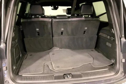 More photos of 2022 Jeep Wagoneer Series III at Cable Dahmer Chrysler Dodge Jeep Ram of Kansas City, MO
