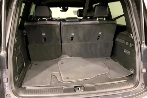 More photos of 2022 Jeep Wagoneer Series III at Cable Dahmer Chrysler Dodge Jeep Ram of Kansas City, MO