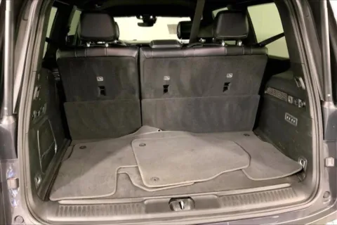 More photos of 2022 Jeep Wagoneer Series III at Cable Dahmer Chrysler Dodge Jeep Ram of Kansas City, MO