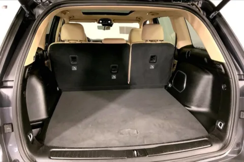 More photos of 2022 Jeep Grand Cherokee Limited at Cable Dahmer Chrysler Dodge Jeep Ram of Kansas City, MO