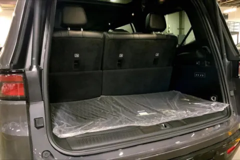 More photos of 2025 Jeep Wagoneer Series II Overland at Cable Dahmer Chrysler Dodge Jeep Ram of Kansas City, MO