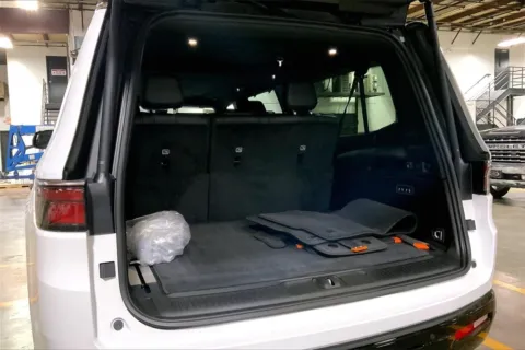 More photos of 2025 Jeep Wagoneer L Series III at Cable Dahmer Chrysler Dodge Jeep Ram of Kansas City, MO