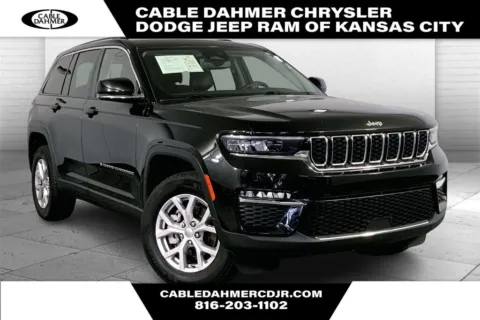 Black 2022 Jeep Grand Cherokee Limited for sale in Kansas City, MO