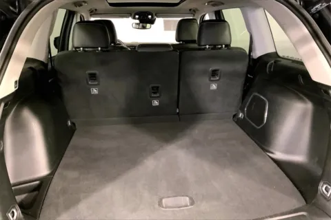 More photos of 2022 Jeep Grand Cherokee Limited at Cable Dahmer Chrysler Dodge Jeep Ram of Kansas City, MO