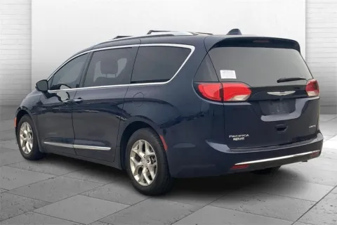More photos of 2018 Chrysler Pacifica Limited at Cable Dahmer Chrysler Dodge Jeep Ram of Kansas City, MO