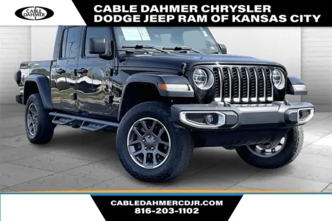 Black 2020 Jeep Gladiator Overland for sale in Kansas City, MO