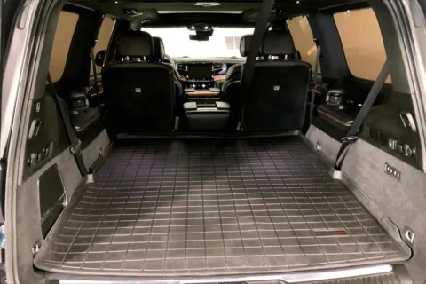 More photos of 2022 Jeep Grand Wagoneer Series III at Cable Dahmer Chrysler Dodge Jeep Ram of Kansas City, MO