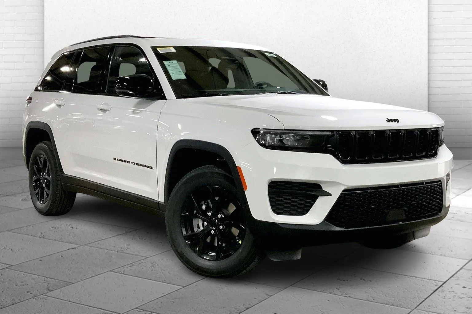 White 2025 Jeep Grand Cherokee GRAND CHEROKEE ALTITUDE X 4X4 for sale in Kansas City, MO