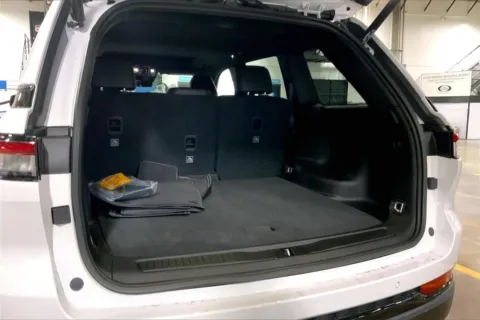 More photos of 2025 Jeep Grand Cherokee at Cable Dahmer Chrysler Dodge Jeep Ram of Kansas City, MO