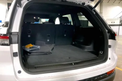 More photos of 2025 Jeep Grand Cherokee Altitude X at Cable Dahmer Chrysler Dodge Jeep Ram of Kansas City, MO