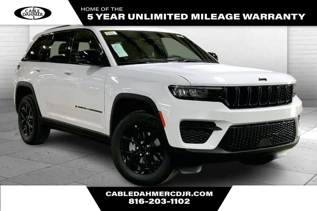 White 2025 Jeep Grand Cherokee Altitude X for sale in Kansas City, MO