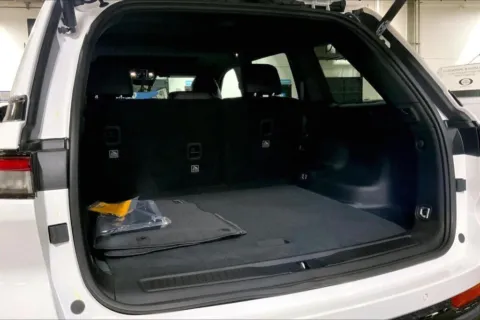 More photos of 2025 Jeep Grand Cherokee Altitude X at Cable Dahmer Chrysler Dodge Jeep Ram of Kansas City, MO