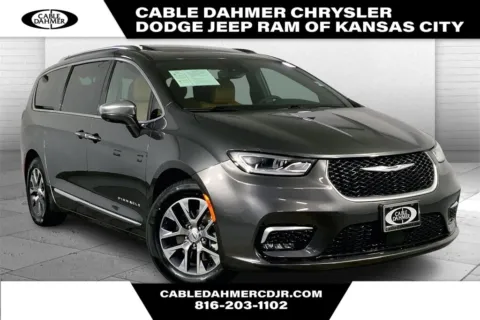 Gray 2022 Chrysler Pacifica Hybrid Pinnacle for sale in Kansas City, MO