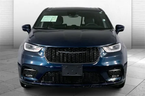 Photos of 2022 Chrysler Pacifica Hybrid Limited for sale in Kansas City, MO at Cable Dahmer Chrysler Dodge Jeep Ram of Kansas City