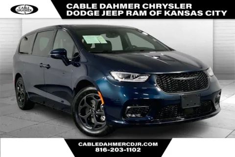 Blue 2022 Chrysler Pacifica Hybrid Limited for sale in Kansas City, MO