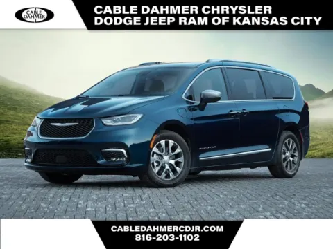 Blue 2022 Chrysler Pacifica Hybrid Limited for sale in Kansas City, MO