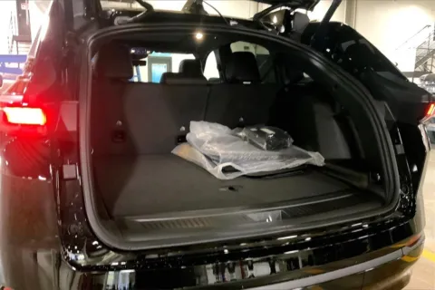 More photos of 2025 Jeep Wagoneer S Launch Edition at Cable Dahmer Chrysler Dodge Jeep Ram of Kansas City, MO