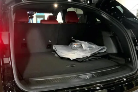 More photos of 2025 Jeep Wagoneer S Launch Edition at Cable Dahmer Chrysler Dodge Jeep Ram of Kansas City, MO