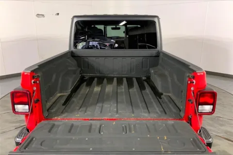 More photos of 2021 Jeep Gladiator Willys at Cable Dahmer Chrysler Dodge Jeep Ram of Kansas City, MO