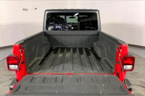 More photos of 2021 Jeep Gladiator Willys 4x4 at Cable Dahmer Chrysler Dodge Jeep Ram of Kansas City, MO