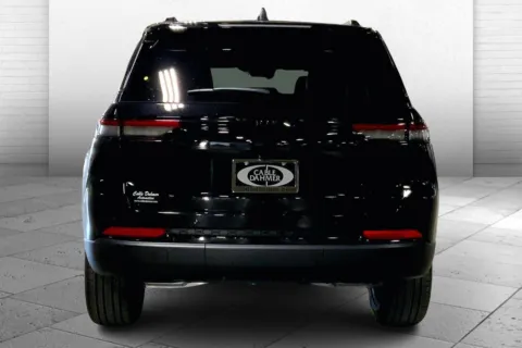More photos of 2025 Jeep Grand Cherokee Limited at Cable Dahmer Chrysler Dodge Jeep Ram of Kansas City, MO