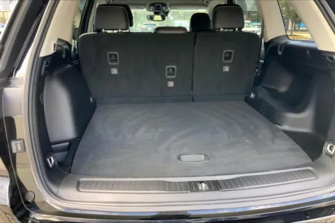 More photos of 2023 Jeep Grand Cherokee Limited at Cable Dahmer Chrysler Dodge Jeep Ram of Kansas City, MO