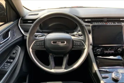 More photos of 2023 Jeep Grand Cherokee Limited at Cable Dahmer Chrysler Dodge Jeep Ram of Kansas City, MO