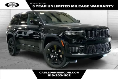 Black 2025 Jeep Grand Cherokee Altitude for sale in Kansas City, MO