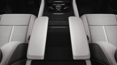 More photos of 2025 Jeep Wagoneer L Series III at Cable Dahmer Chrysler Dodge Jeep Ram of Kansas City, MO