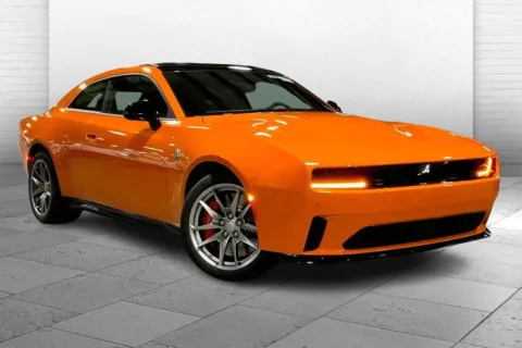 Orange 2026 Dodge Charger Daytona 2-Door Scat Pack AWD for sale in Kansas City, MO