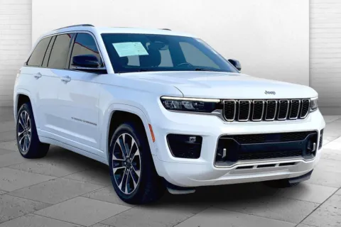 White 2022 Jeep Grand Cherokee Overland 4x4 for sale in Kansas City, MO