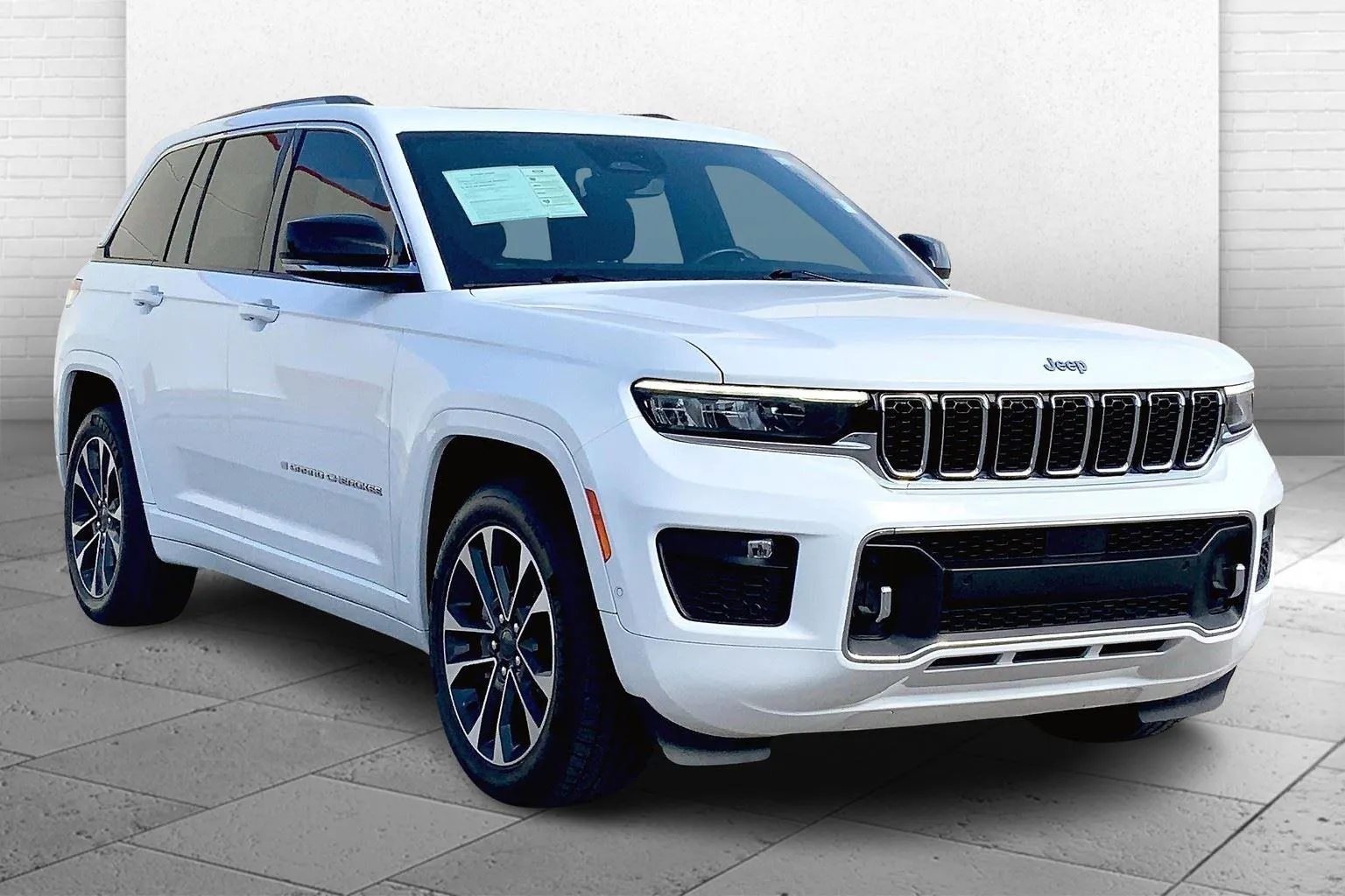 White 2022 Jeep Grand Cherokee Overland 4x4 for sale in Kansas City, MO