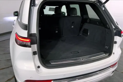 More photos of 2022 Jeep Grand Cherokee Overland 4x4 at Cable Dahmer Chrysler Dodge Jeep Ram of Kansas City, MO