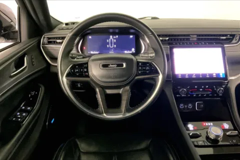 More photos of 2022 Jeep Grand Cherokee Overland 4x4 at Cable Dahmer Chrysler Dodge Jeep Ram of Kansas City, MO