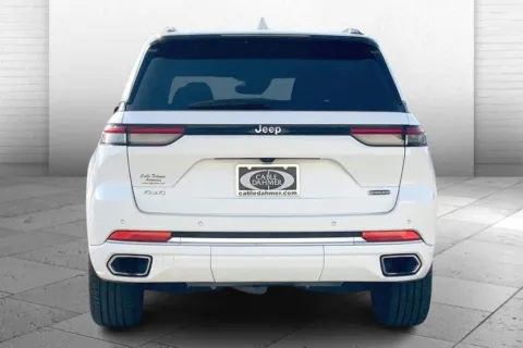 Another view of 2022 Jeep Grand Cherokee Overland for sale in Kansas City, MO at Cable Dahmer Chrysler Dodge Jeep Ram of Kansas City