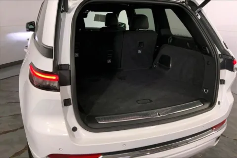 More photos of 2022 Jeep Grand Cherokee Overland at Cable Dahmer Chrysler Dodge Jeep Ram of Kansas City, MO