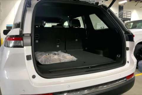 More photos of 2025 Jeep Grand Cherokee GRAND CHEROKEE LIMITED 4X4 at Cable Dahmer Chrysler Dodge Jeep Ram of Kansas City, MO