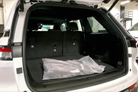 More photos of 2025 JEEP GRAND CHEROKEE at Cable Dahmer Chrysler Dodge Jeep Ram of Kansas City, MO