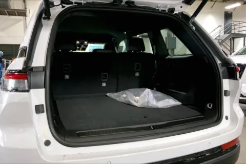 More photos of 2025 JEEP GRAND CHEROKEE at Cable Dahmer Chrysler Dodge Jeep Ram of Kansas City, MO