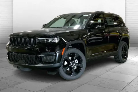 Photos of 2025 Jeep Grand Cherokee GRAND CHEROKEE ALTITUDE 4X4 for sale in Kansas City, MO at Cable Dahmer Chrysler Dodge Jeep Ram of Kansas City