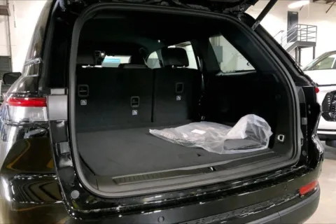 More photos of 2025 JEEP GRAND CHEROKEE at Cable Dahmer Chrysler Dodge Jeep Ram of Kansas City, MO